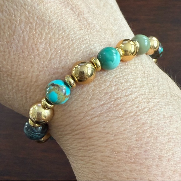 Vintage Jewelry - Natural turquoise & gold tone spacer bead stretchy bangle bracelet